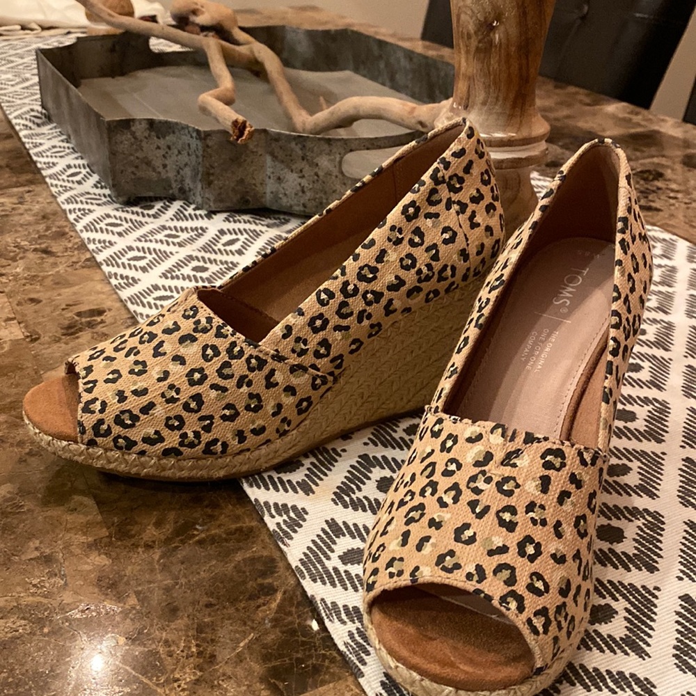 Never worn Toms